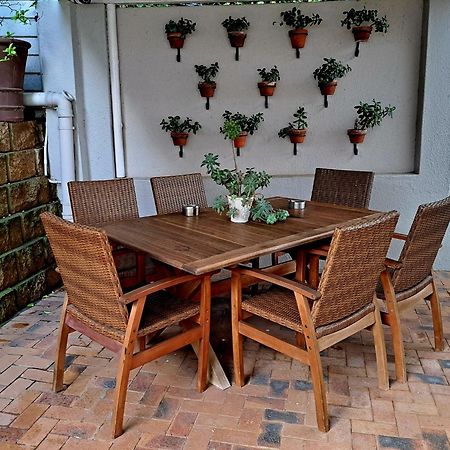 Four Palms Accommodation Durbanville Buitenkant foto