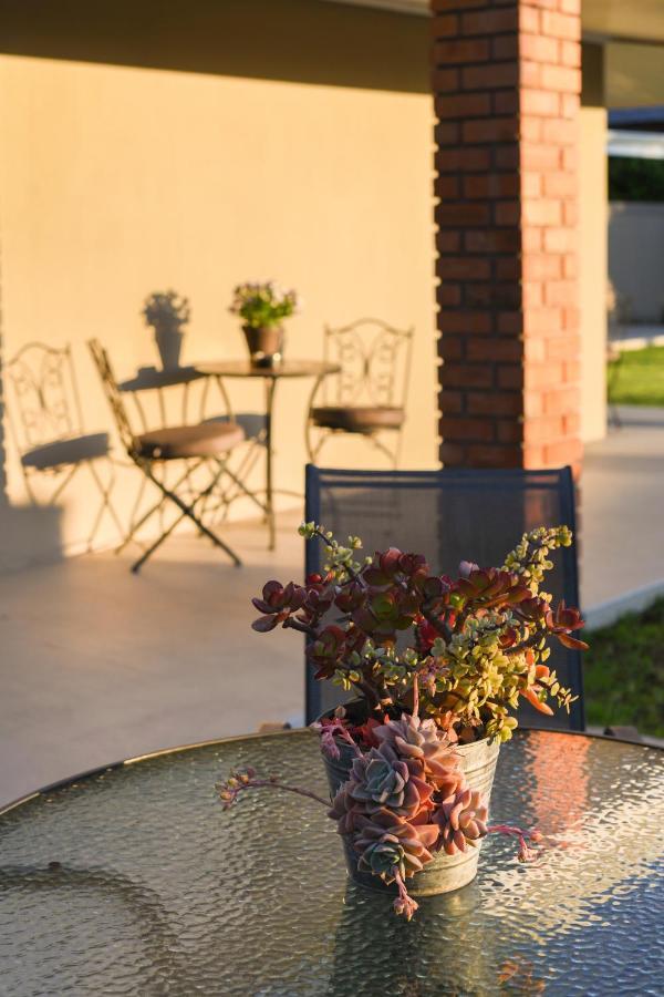 Four Palms Accommodation Durbanville Buitenkant foto