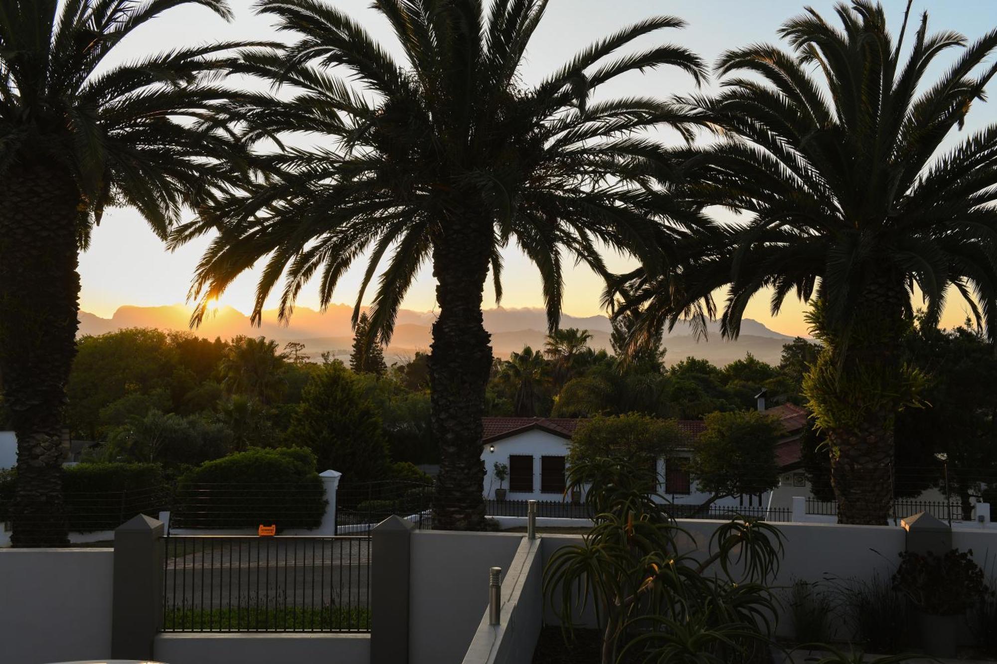 Four Palms Accommodation Durbanville Buitenkant foto